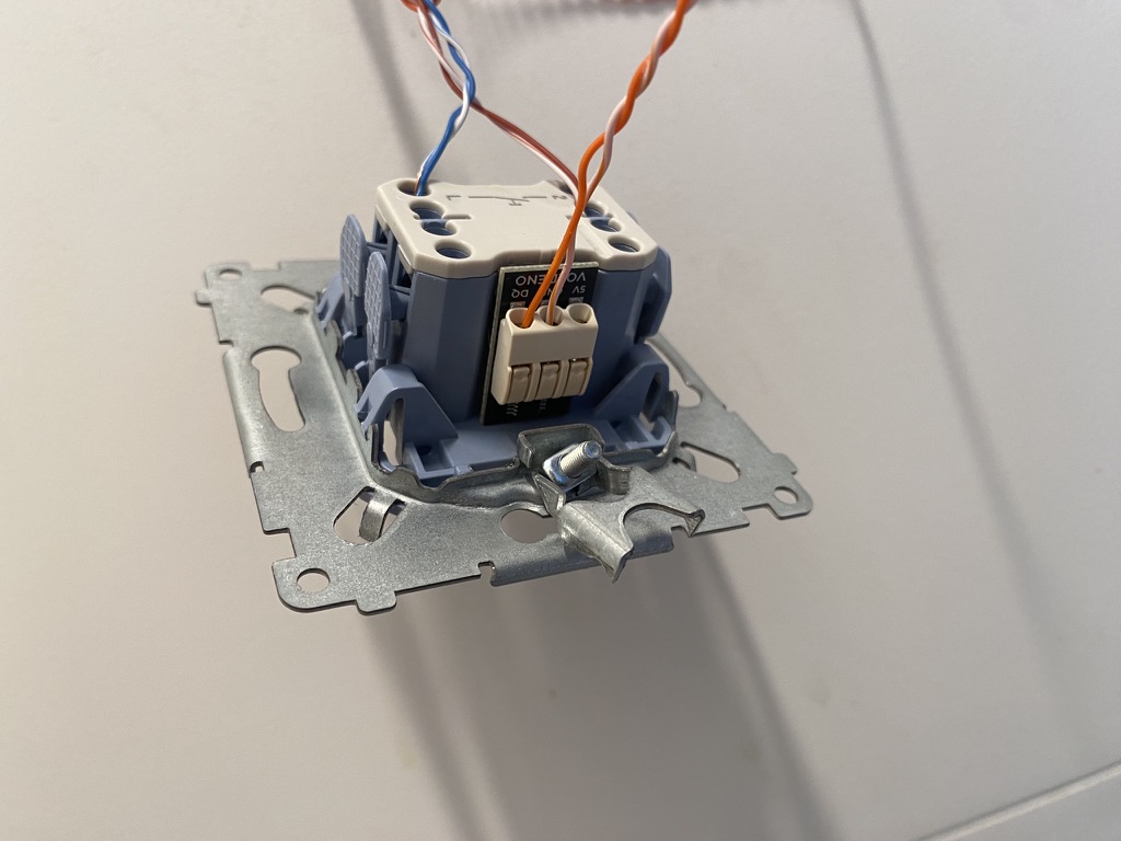 Instalacja w puszce ściennej